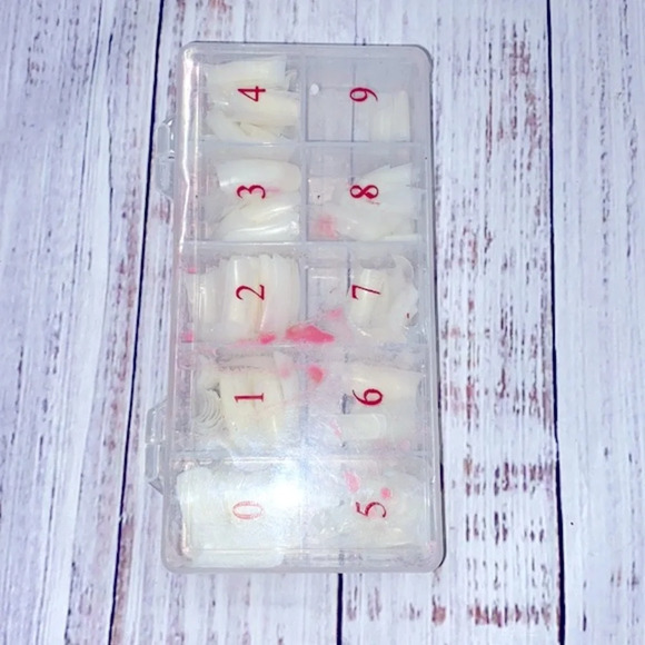 Extra nail tips - Picture 1 of 2